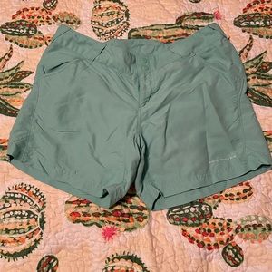 Columbia womens fishing shorts M